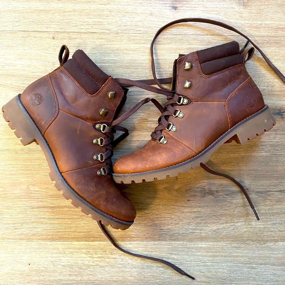Women’s Ellendale Timberland Hiking boots. Size 8 brown leather.